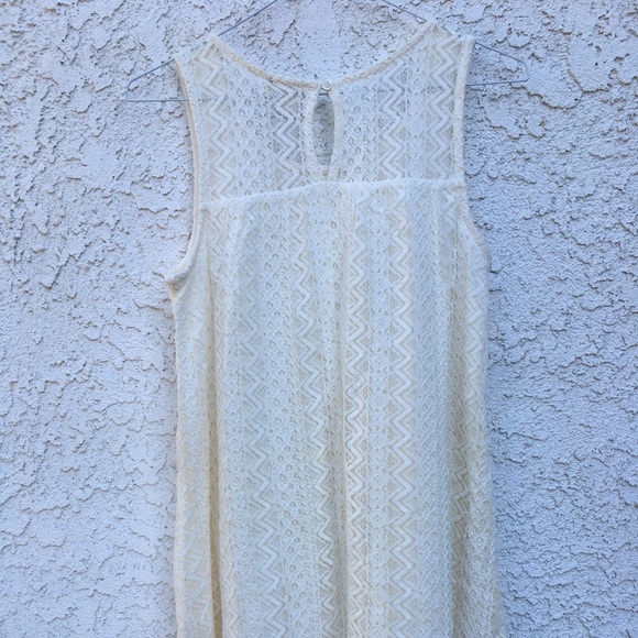 White tunic top - Picture 2 of 8